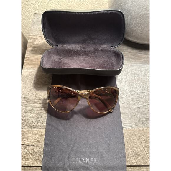 CHANEL 5215-Q Brown Chain Sunglasses w/ Case main image 4